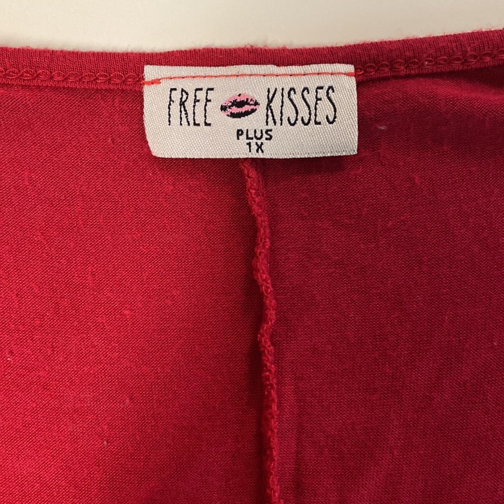 Free Kisses T-shirt Blouse - Picture 5 of 6